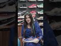 دختر کفش فروش از مردم شرمنده ام قیمت کفش که دست ما نیست دلار گرون شده