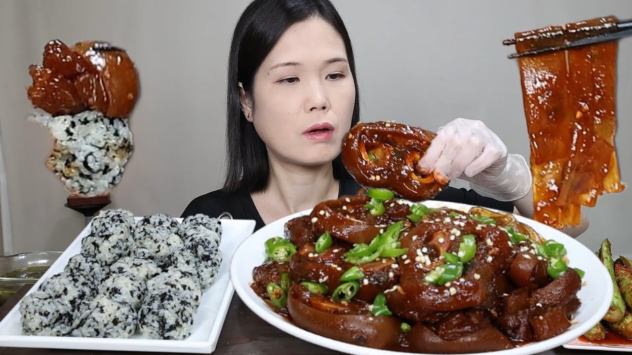 Жареный маккомб, рисовый суп, лапша, огурцы, суп из морских водорослей, острый суп, мукбанг.