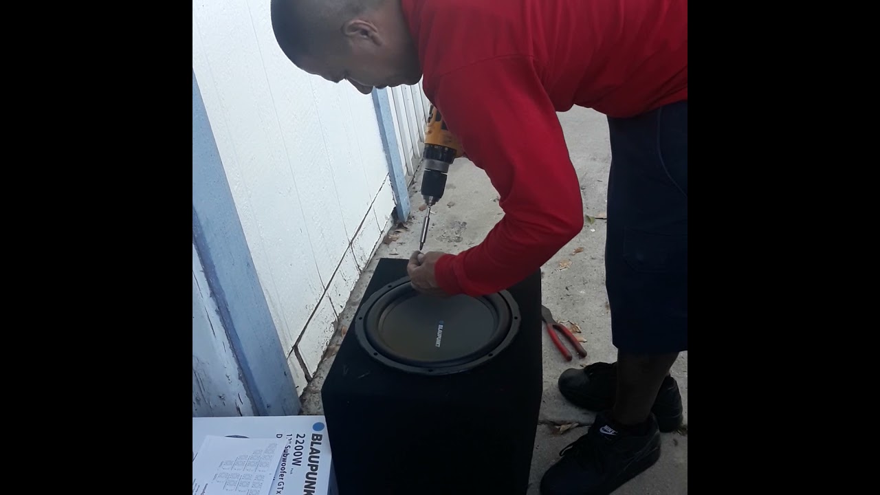 installing My 12 inch Speaker, Bass in Your Face Now...