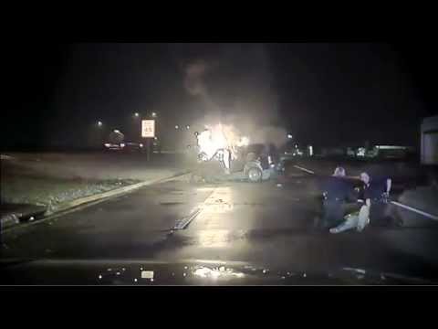 Mesquite police rescue man from burning SUV - YouTube