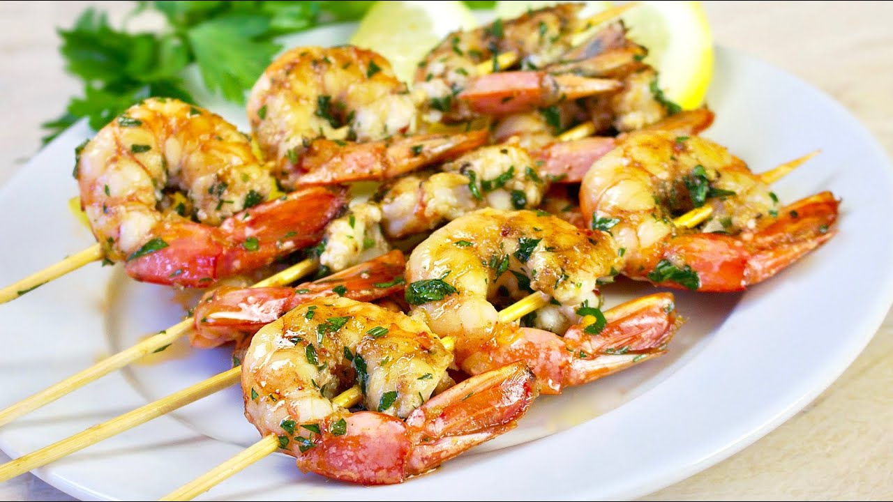 Вы больше никогда не будете жарить креветки! Так они вкуснее. Шашлык из креветок.