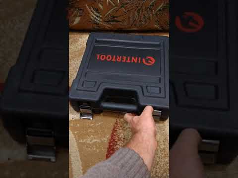 Розпаковка акумуляторного шуруповерта