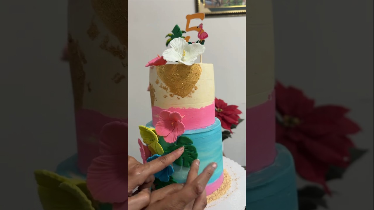Hawaiian-Themed Cake You’ll Love 🌺🌴🎂 