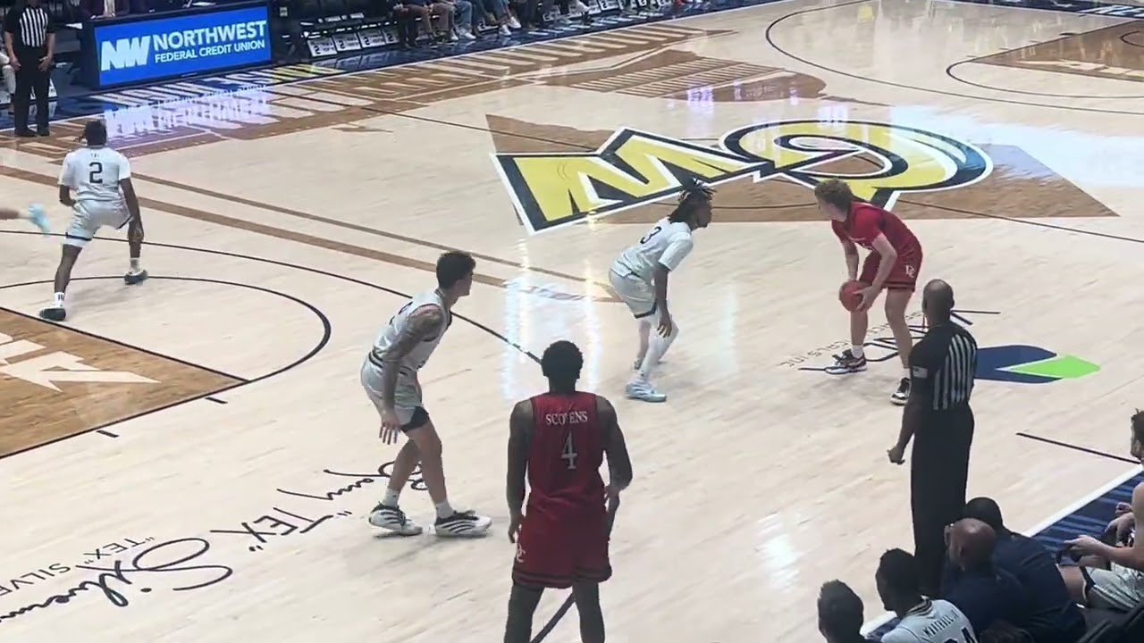 George Washington vs Davidson (End of the 1st half) 