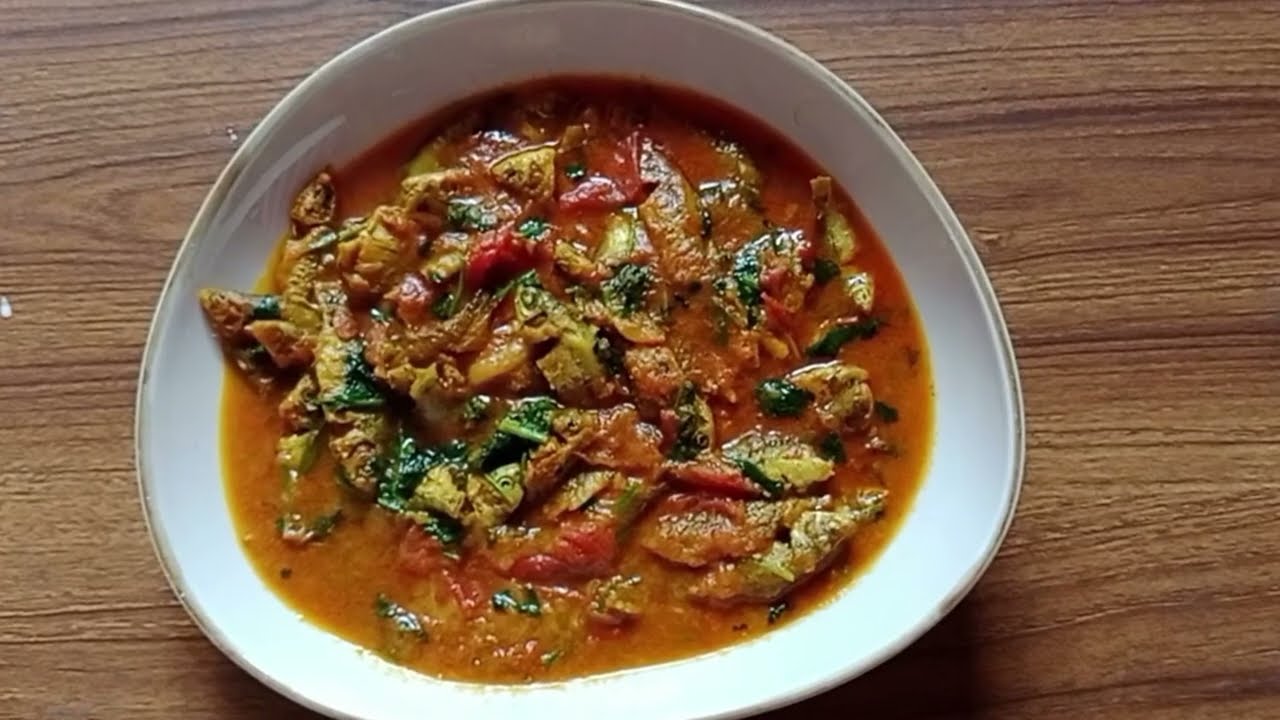 টমেটো দিয়ে পুঁটি মাছের ঝাল রান্না।