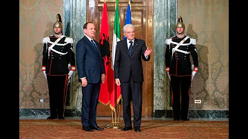 In che anno l'Albania si è candidata ad entrare nell'Unione Europea?