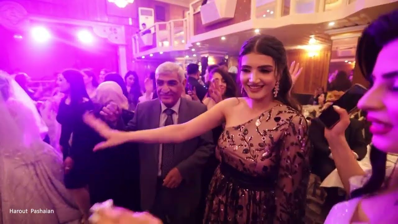 منوعات اوصمان فارس بصوت الفنان @SinanBrindar  من عرس هكار