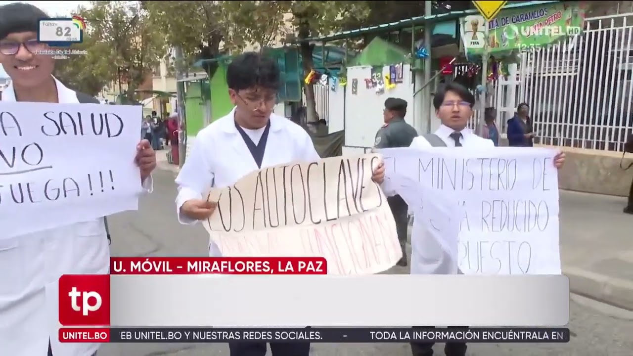 Trabajadores de salud de La Paz paran y bloquean avenida con equipos calificados de “obsoletos”