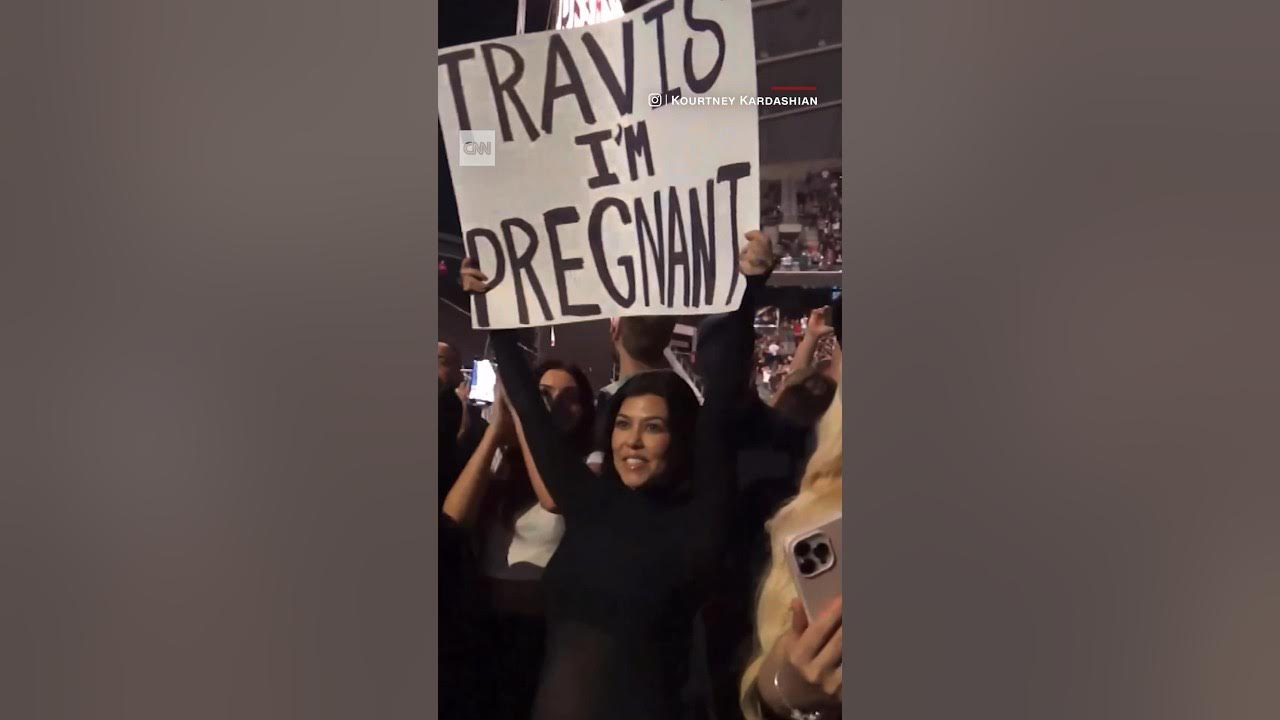 Kourtney Kardashian announces she’s pregnant