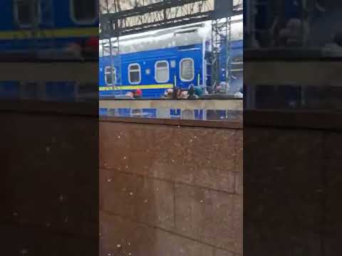 ЖД вокзал Харькова работает на всех мощностях.