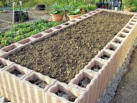Video: Hochbeete aus Betonblöcken: Wie man einen Schlackenblockgarten macht