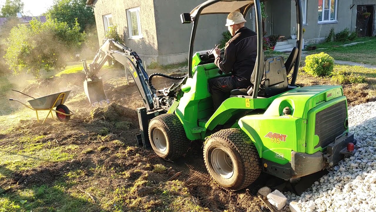 Avant 635 with Digger 260 - turf removal and stone spreading