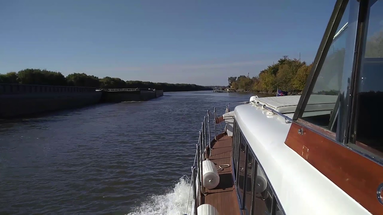 10.29 Cruising the Illinois River - Great Loop travels - YouTube