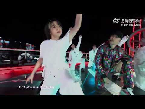 张艺兴旗下练习生首次公开露相