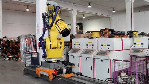 Fanuc M900ia-260L industrial robot on linear track