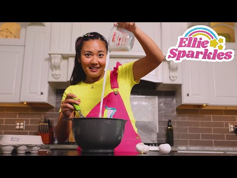 Strawberry Shortcake Cake Challenge! 🍰 Kids Fun | Ellie Jr. - WildBrain | Full HD Episodes