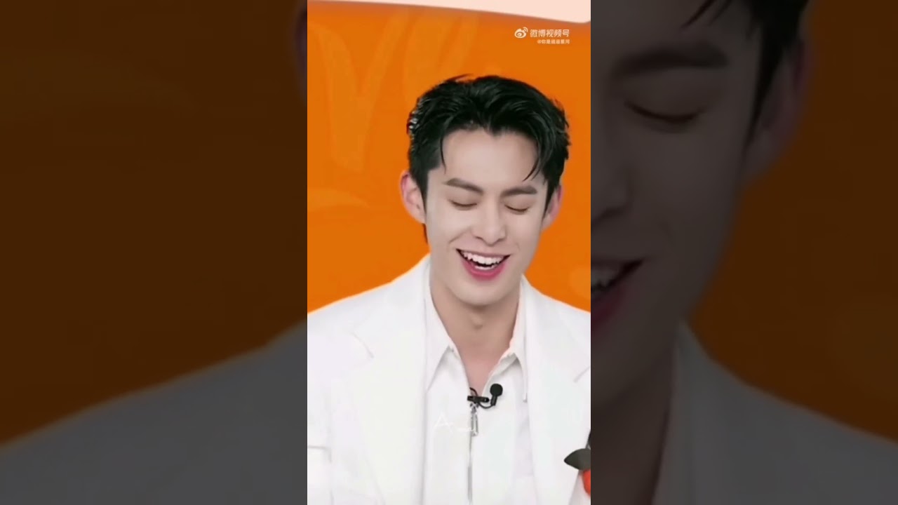 Dylan for Maybelline live event 🍊 (1/2) He looks good in white 🤍 -- tags # dylanwang #王鹤棣 #daomingsi #shenyue #shancai #darrenchen…