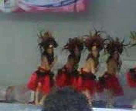 girls like you Hawaiian Girls Dancing (2 of 3)