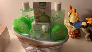 OPENING LOVERY BATH GIFT SET AND LIFEBUOY TOTAL 10