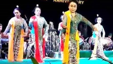 Tari GAMBYONG PAREANOM Umur 60 Tahun - Javanese Classical Dance [HD]