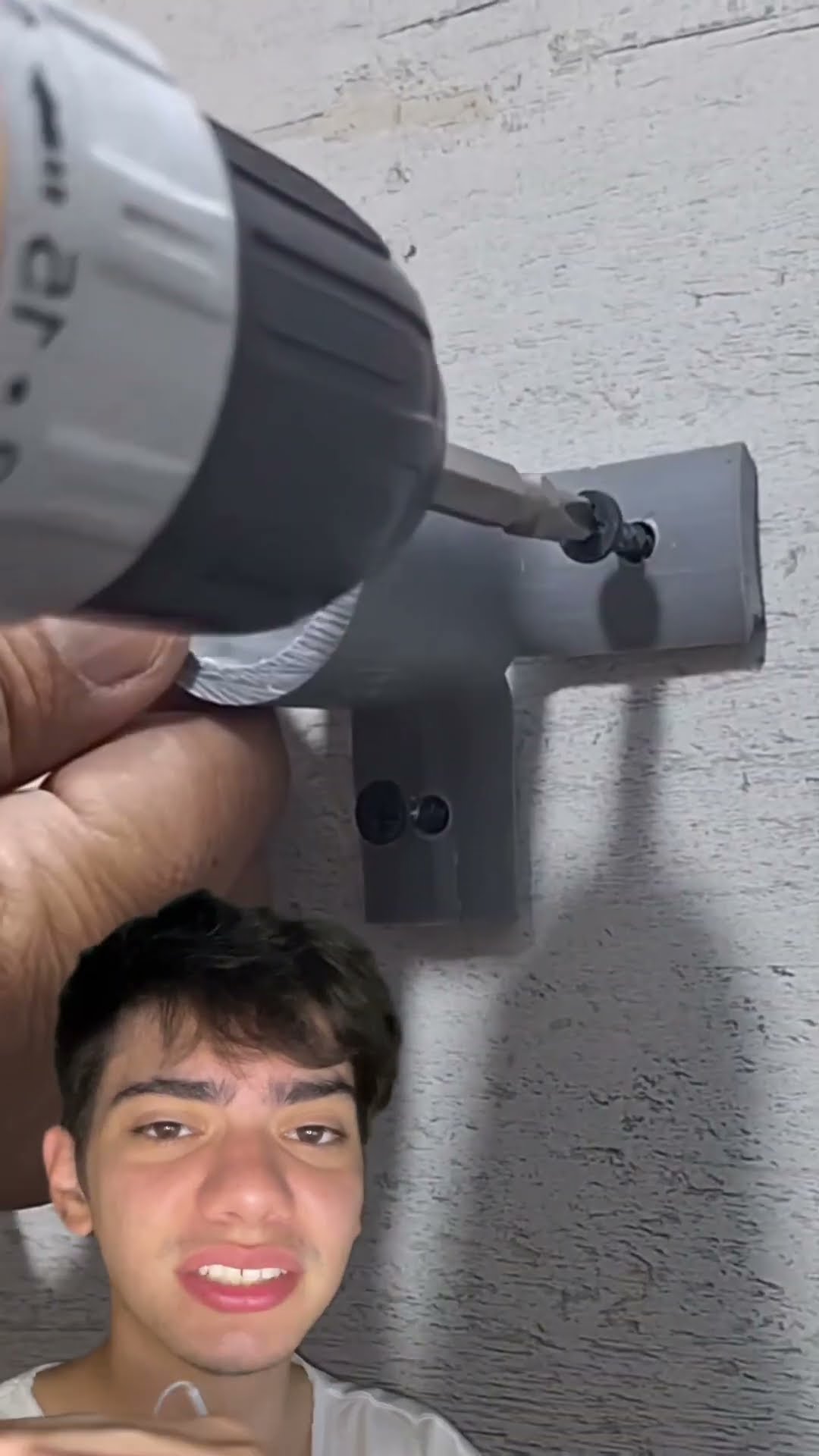 Transforme tubo PVC em suporte pra cabides! Prático, barato e fácil de fazer! ?️✨
