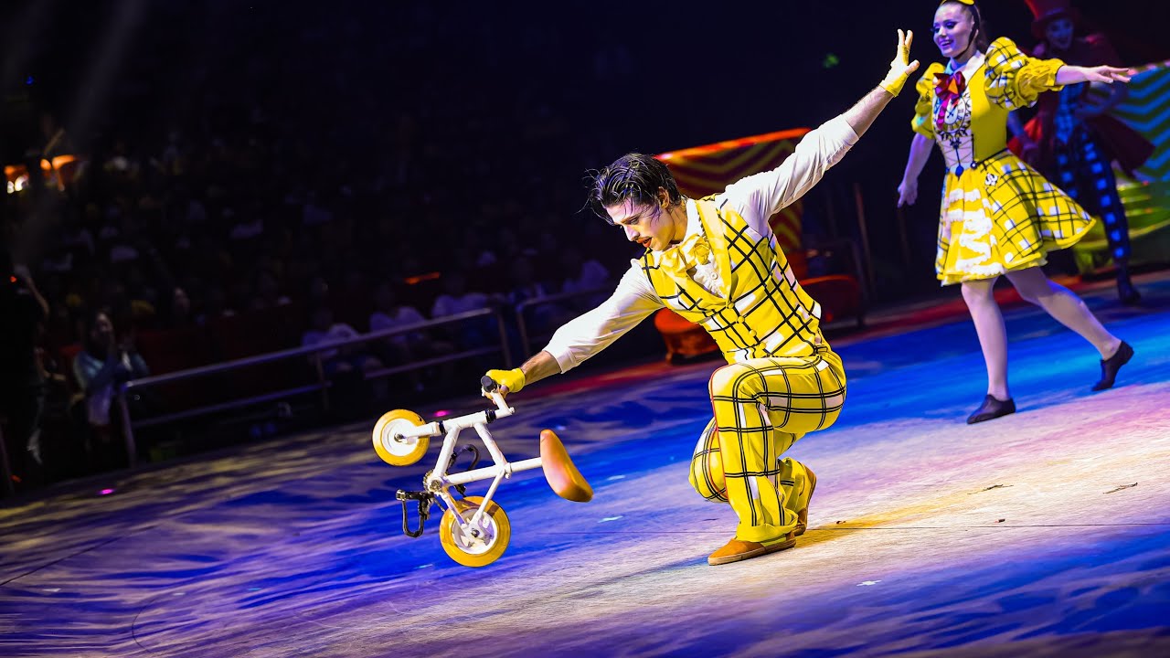 Franco Carvallo.  Bicycle and unicycle act. Chimelong International Circus 
