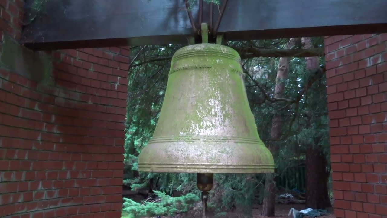 Ringing the 1970's replica medieval bell at Norton Priory (paysite) Runcorn Cheshire England 1.8.25