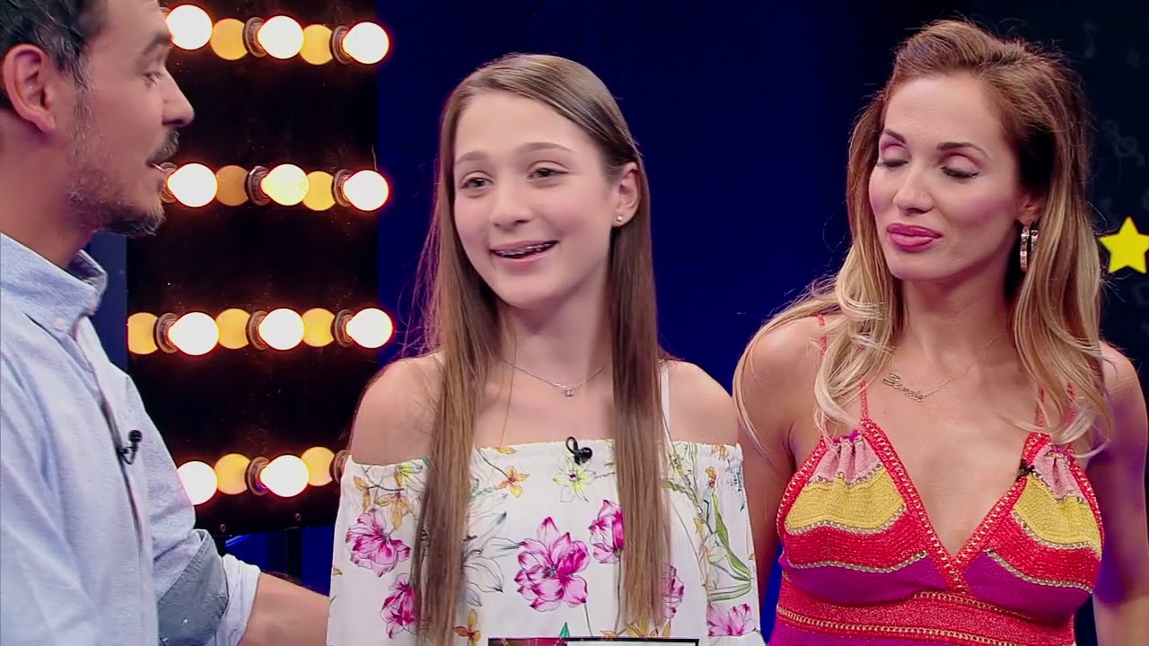 Francesca, o copilă recomandată de... familie: ”Tata este profesorul meu de muzică” families for children