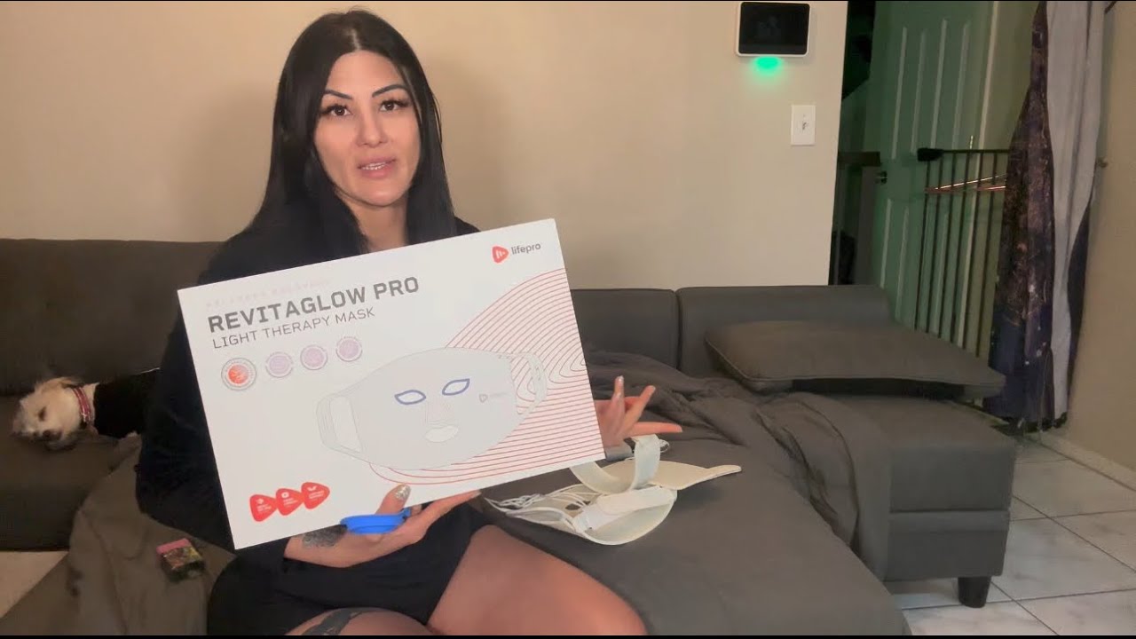 Review Revitaglow pro by LifePro Red light face mask