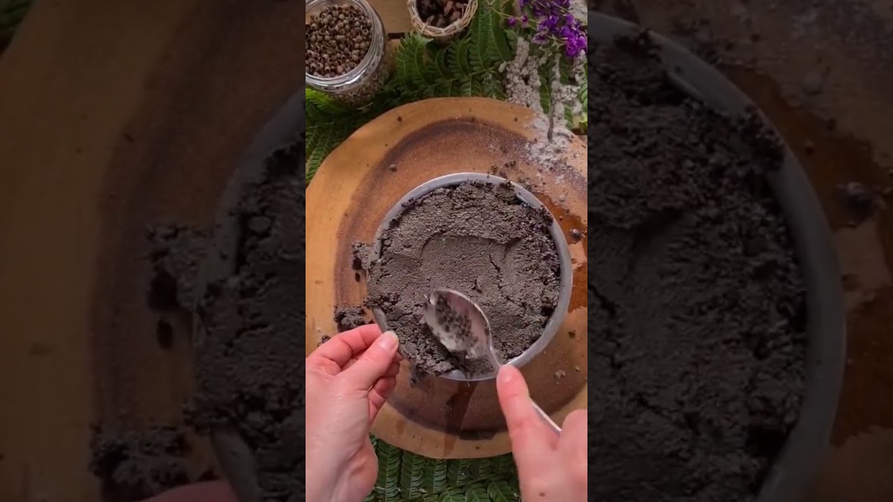 The Muddy Chef - A mud kitchen cookbook for kids!