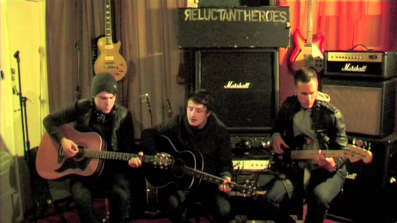 Reluctant Heroes   Live acoustic session @ Abomb Studios1