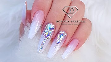 Hoe je kristallen op nagels aanbrengt. Tutorial over het aanbrengen van Swarovski-kristallen.