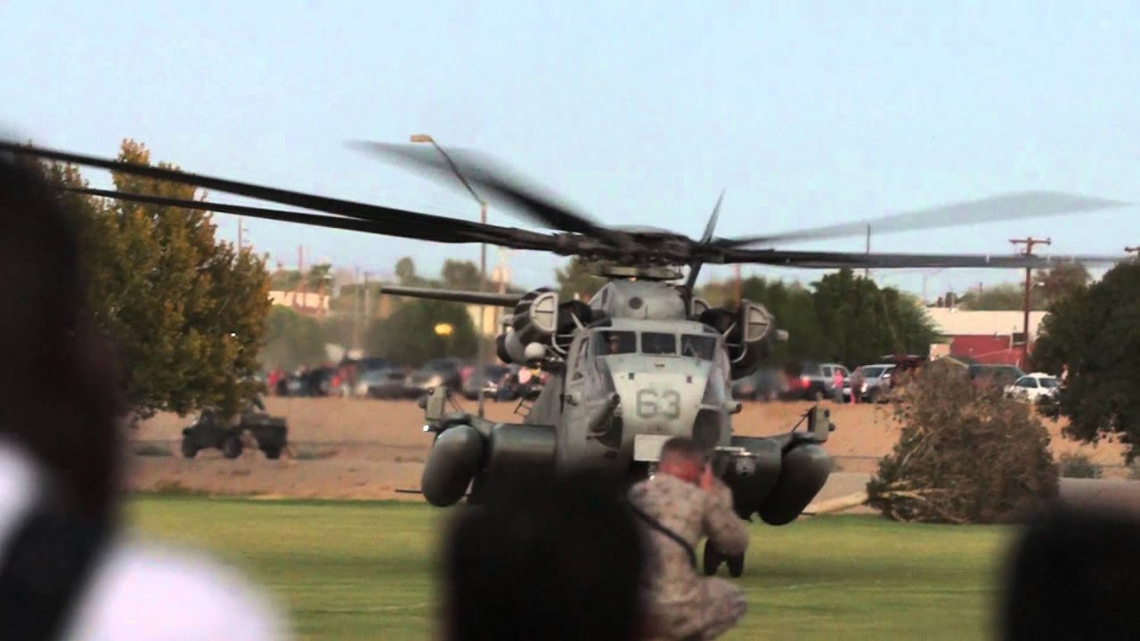 Yuma Evacuation Helicopters Land, MAWTS1 2012 10/19 181231, MCAS