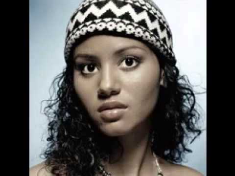 Mayra Andrade - Comme S'il En Pleuvait