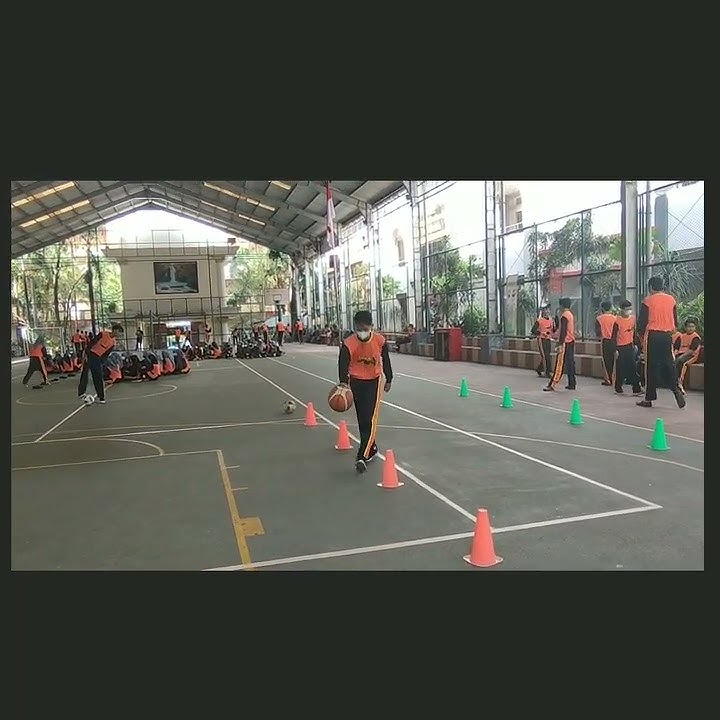 ''BOLA BASKET SATU TANGAN''                                            .