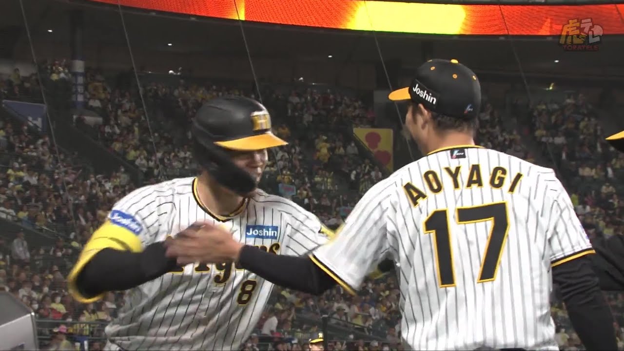 打ち上げ花火】3回裏 #佐藤輝明 選手がセンターバックスクリーンに