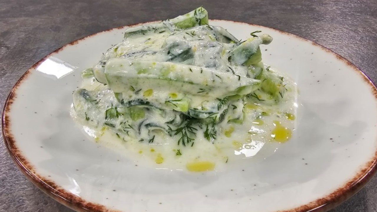 Rreze Dielli - Sallatë me kastravec dhe kos nga zonja Albana