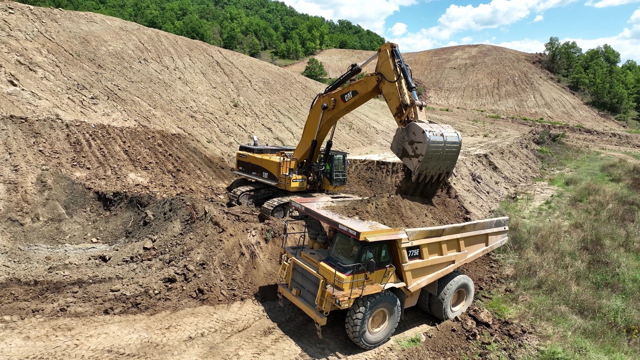 Cat 385C Excavator Loading Cat 773 & 775 Dumpers On A Highway Project - Sotiriadis/Labrianidis 4k