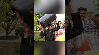 piyush ne speaker haath mai utha liya