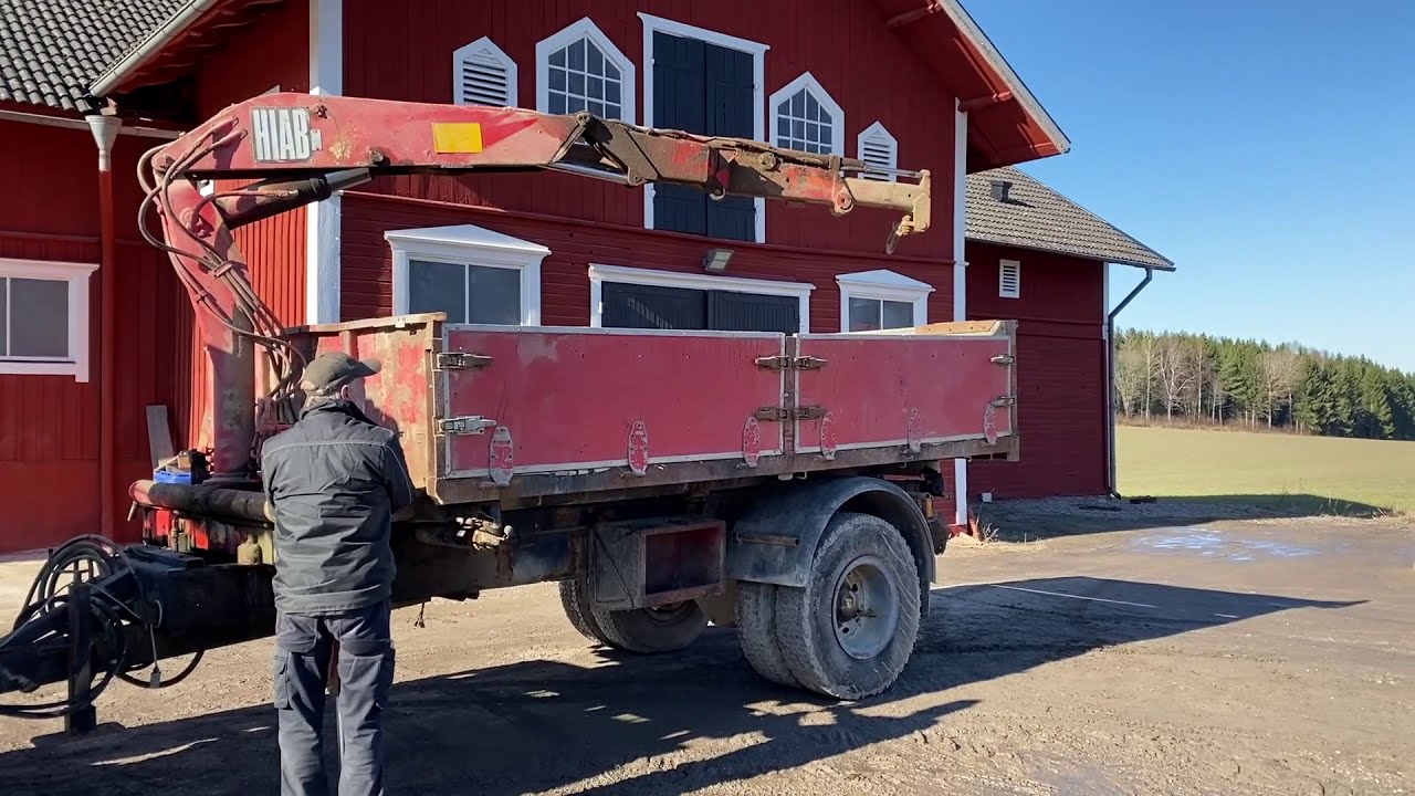 Köp Traktorvagn med Hiab kran på Klaravik