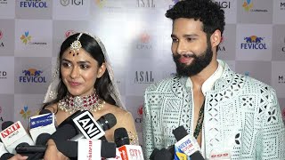 Mrunal Thakur-Siddhant Chaturvedi के दूल्हा-दुल्हन वाले लुक ने जीता Fans दिल, Mrunal कब करेंगी शादी