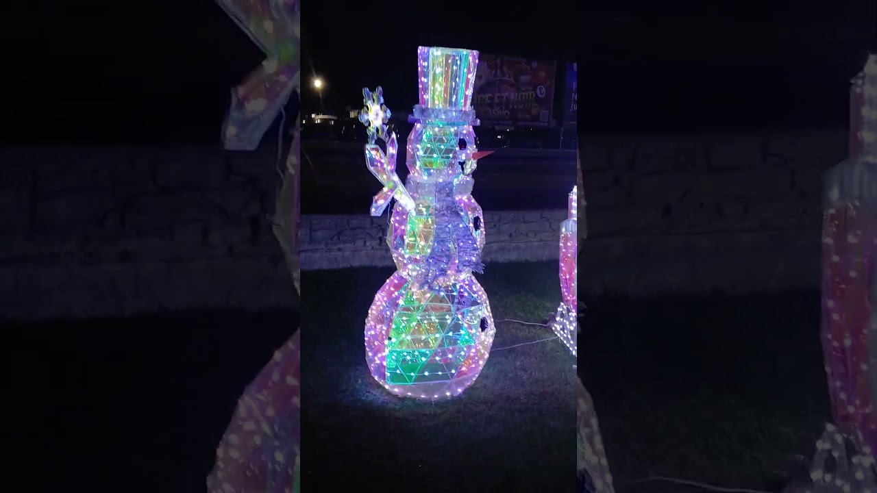 Санта на крыше пожарной машины🤣 