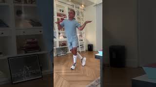 Download Lagu The outfit might be funnier than the dance MP3 Download Lagu The outfit might be funnier than the dance MP3