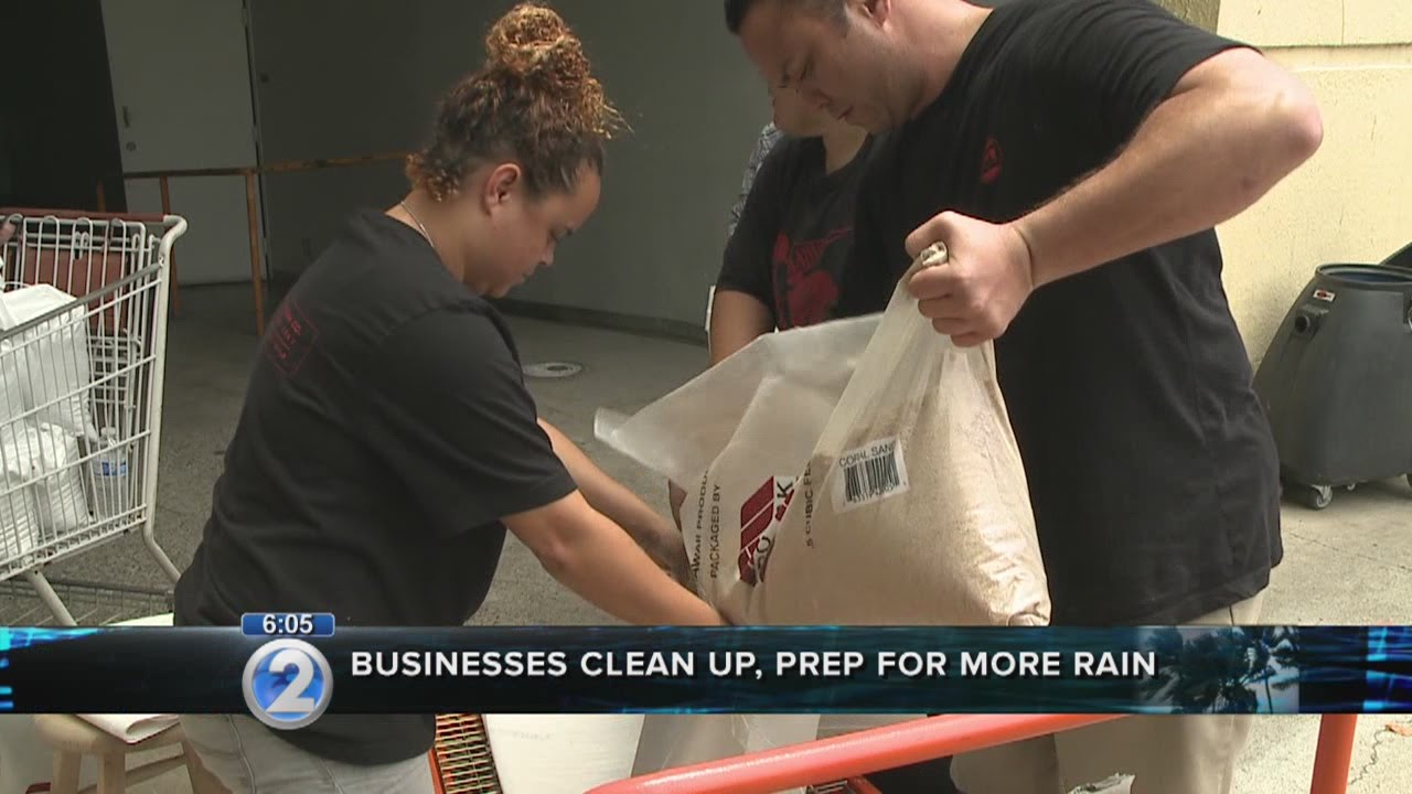 Dole Cannery stores clean up after flood, prepare for more rain