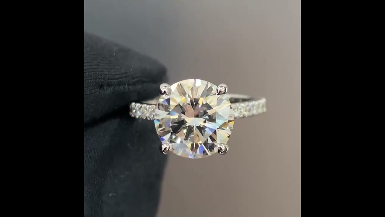 GIA Certified 3 carat round diamond solitaire engagement ring