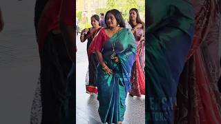 മഞജ പതരസ അവർഡ വങങൻ എതതയപപൾ.