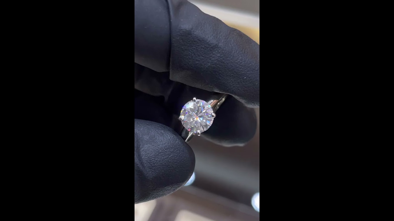 Moissanite Vs Diamond WHAT S THE DIFFERENCE 