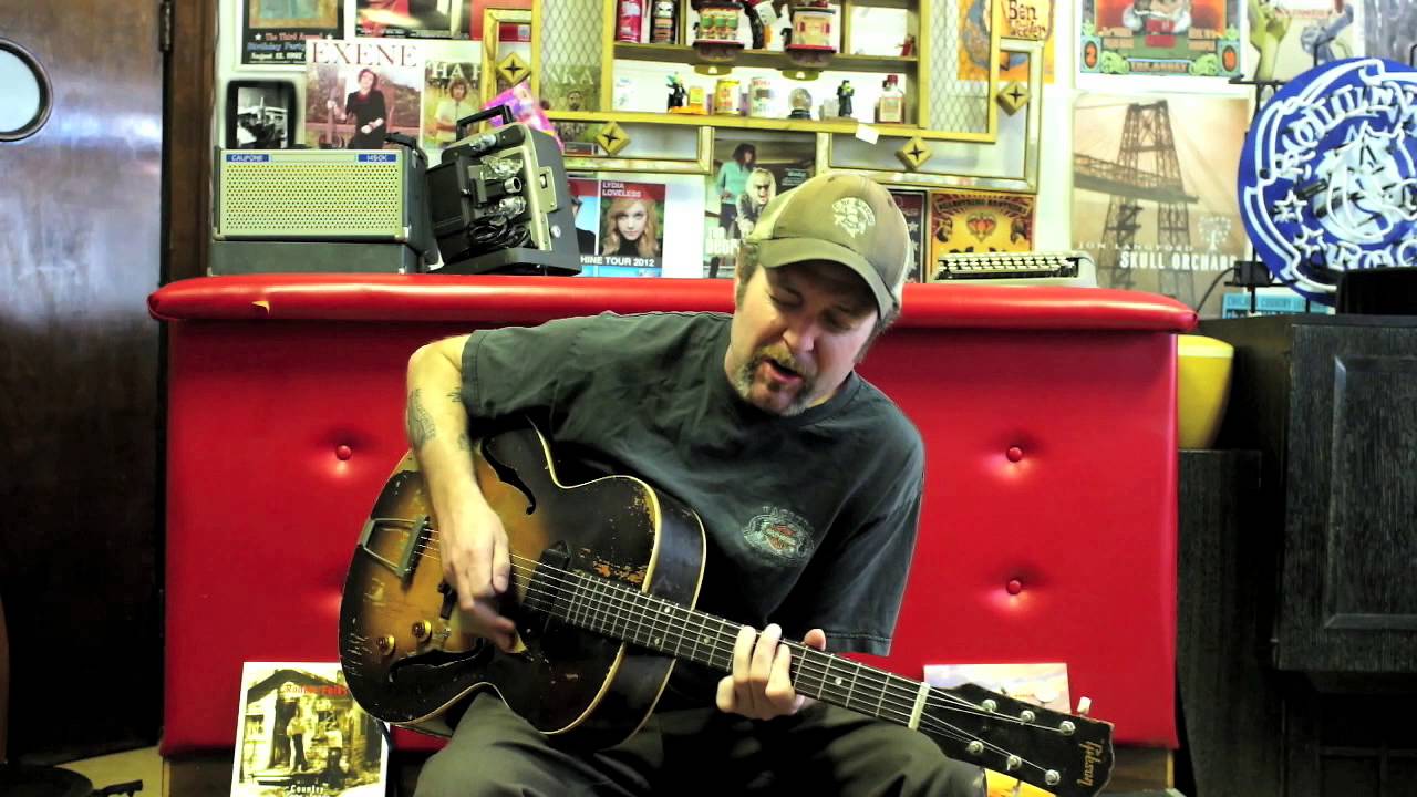 Scott H. Biram "The Same Thing" (Muddy Waters cover) [Live at BSHQ]
