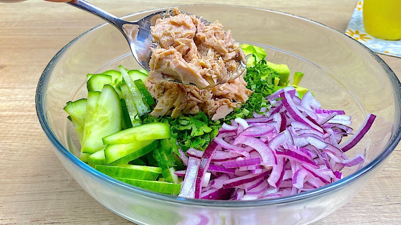 Этот рецепт мало кто знает! Этот салат настолько вкусный, что вы будете готовить его снова и снова.