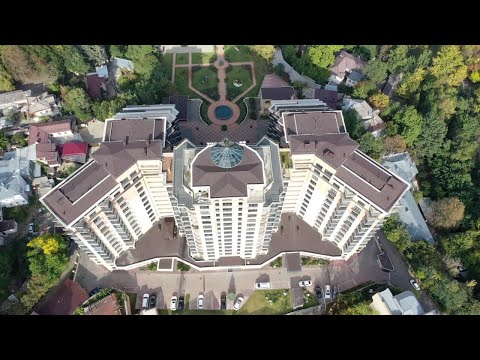 Video: Pedestrian Capital, Green Resort